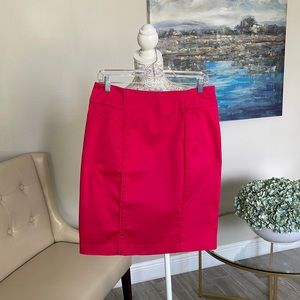 New York & Company Skirt in Magenta. Size 6